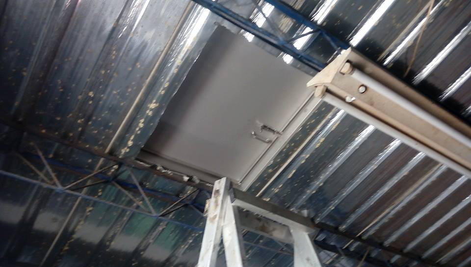 不銹鋼水槽及維修孔