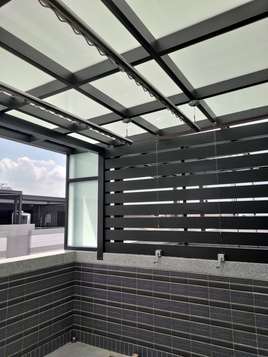 不鏽鋼烤漆玻璃採光罩