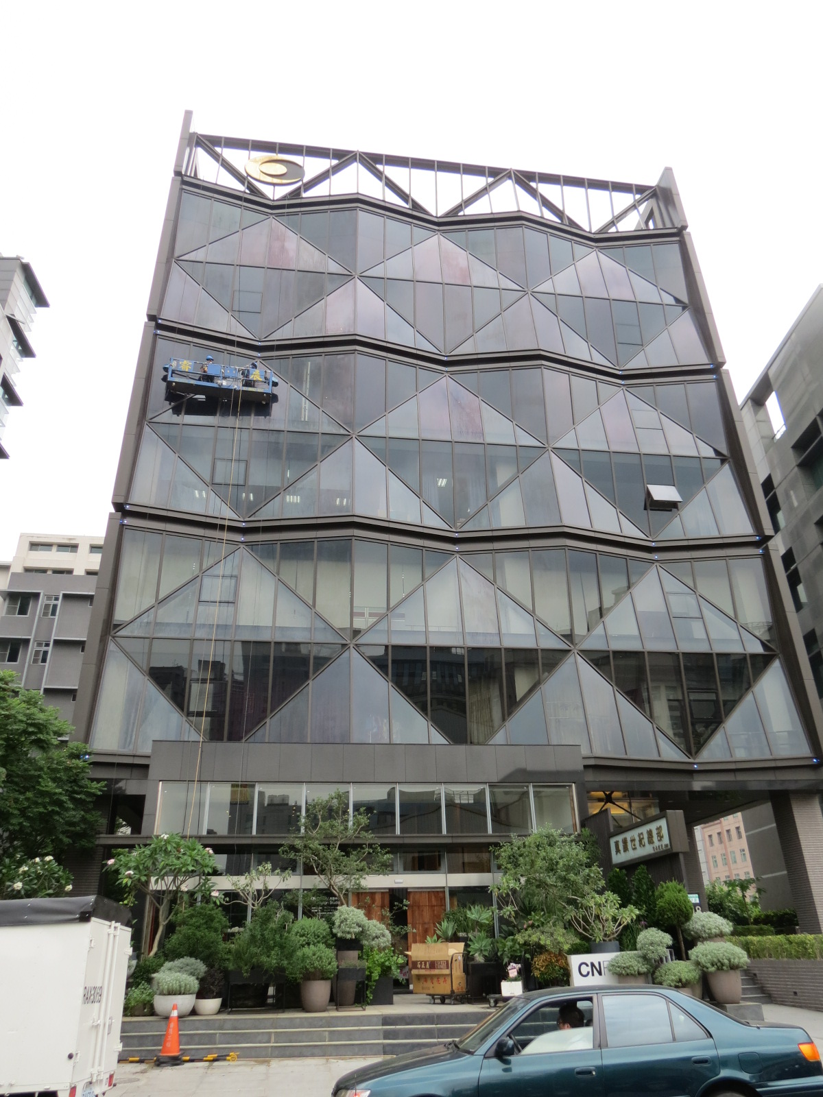 真鑽世紀總部-玻璃美容