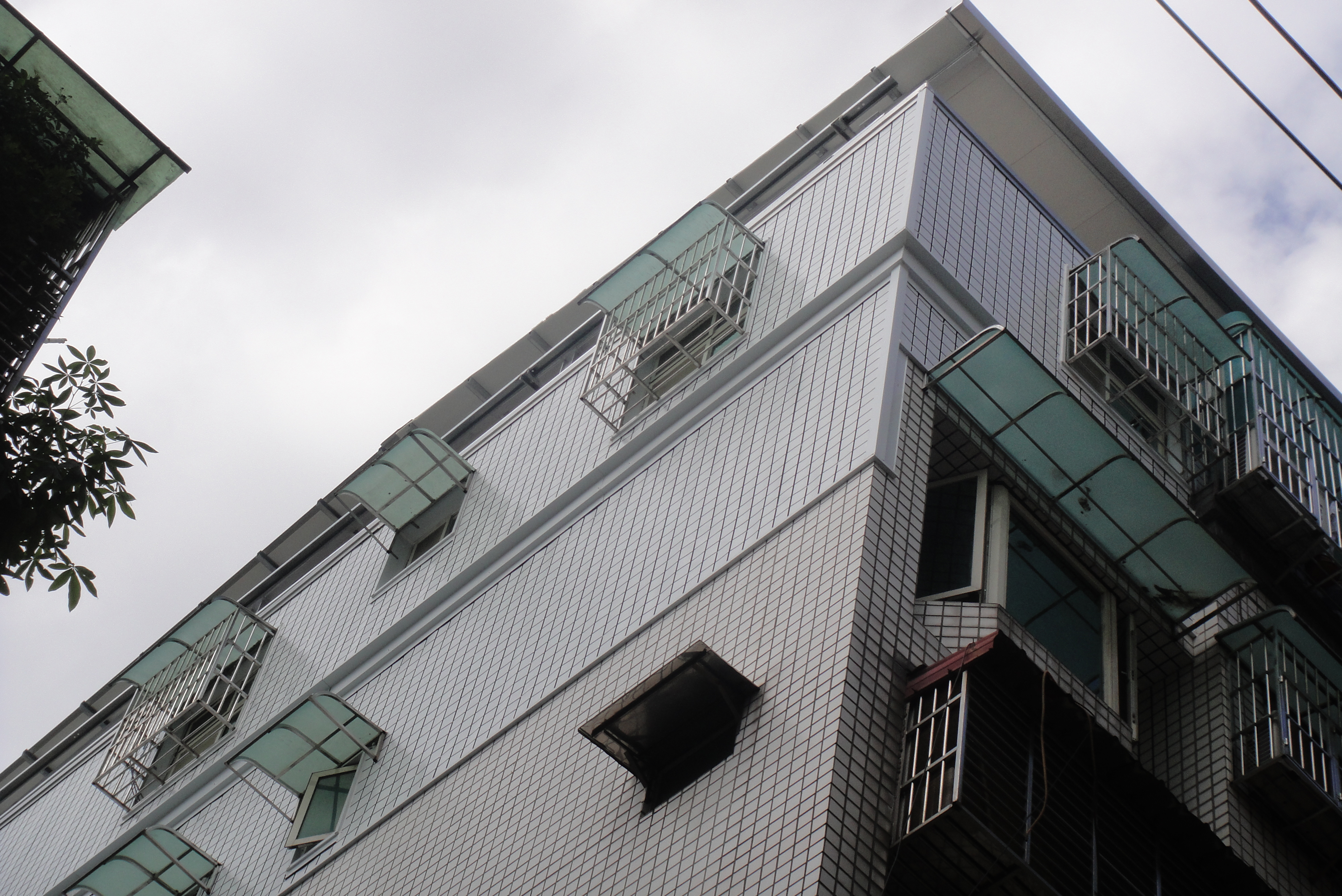 牆面防漏覆蓋烤漆板施工