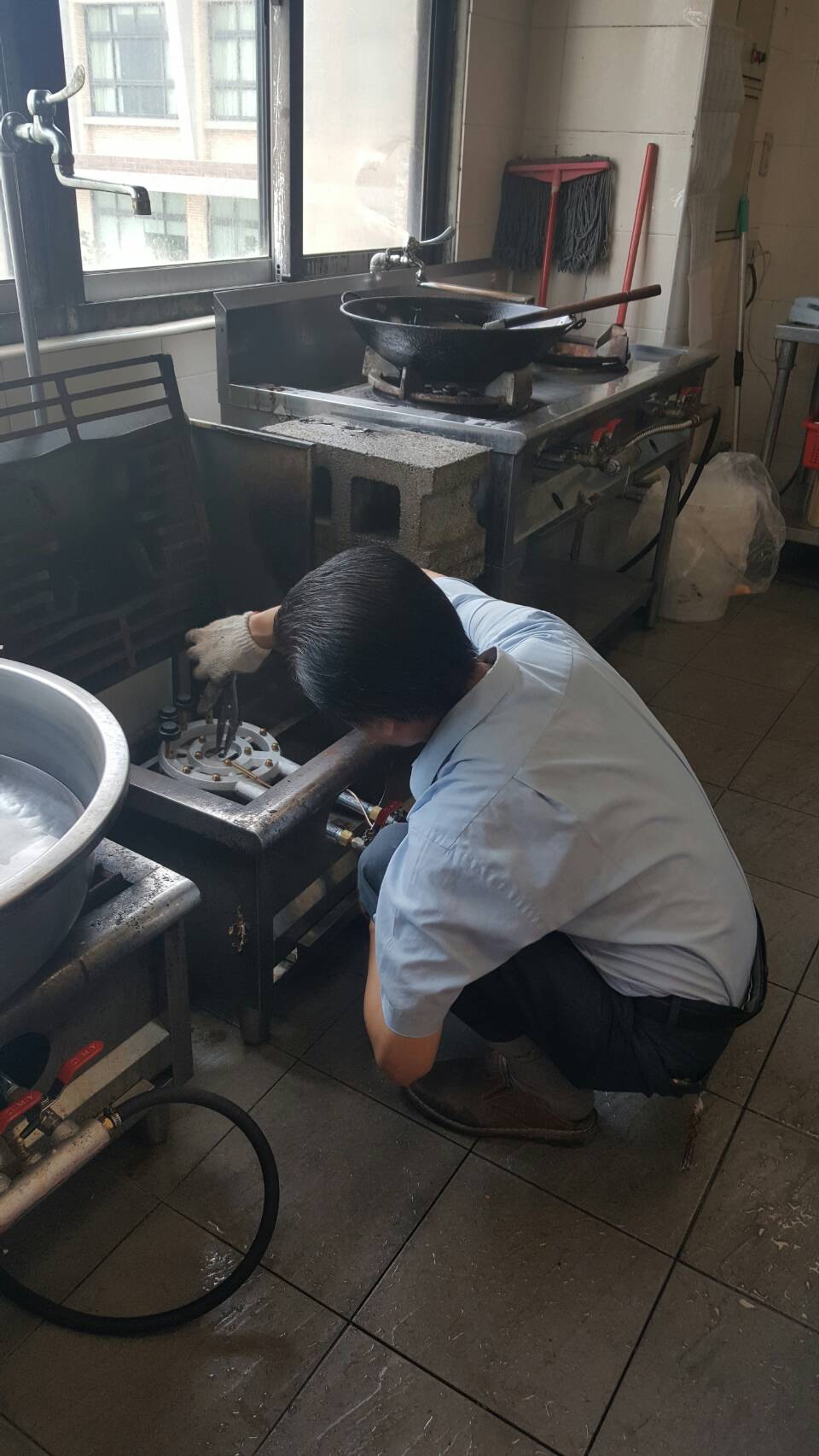 (餐廚設備)快速爐安裝