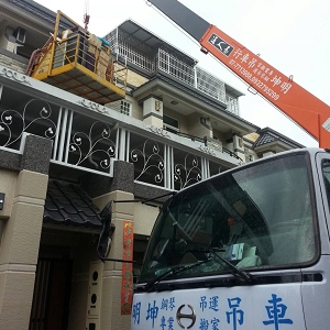 明坤專業搬家鋼琴吊運吊車行-搬運起重服務