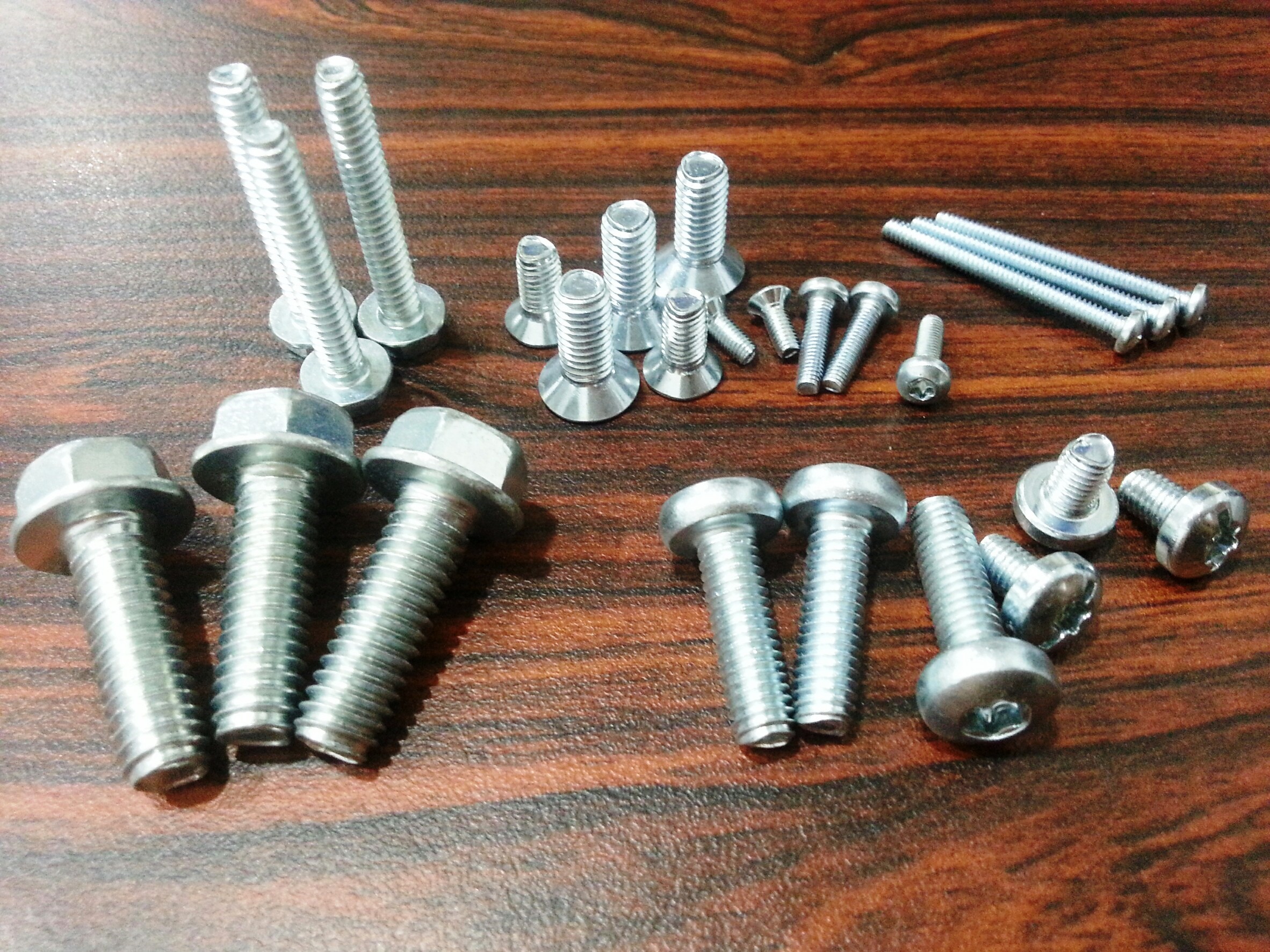 三角牙螺絲-TAPTITE