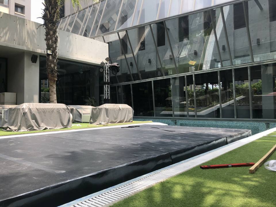 水上舞台地毯鋪設04