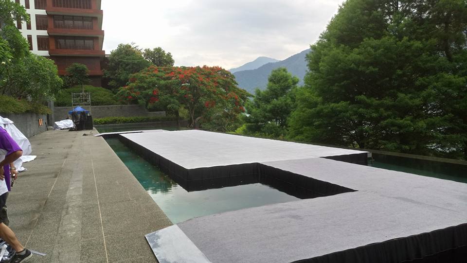 涵碧樓演場會水上舞台地毯鋪設04