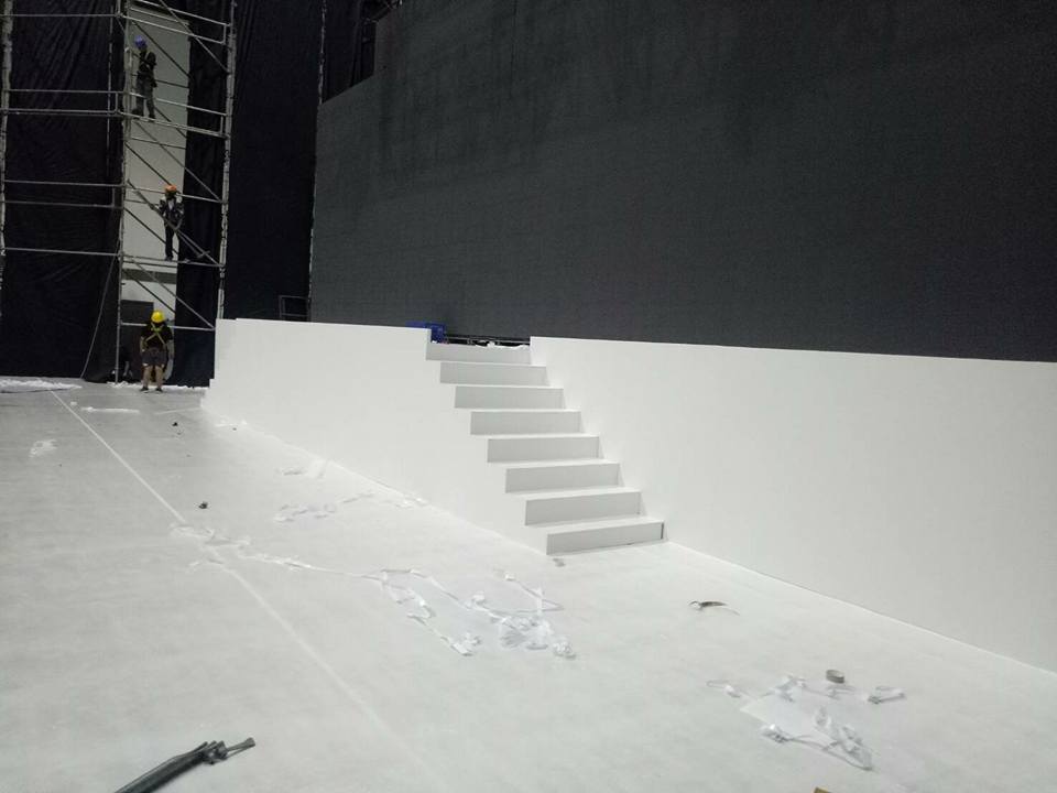 企業活動舞台白色地毯鋪設