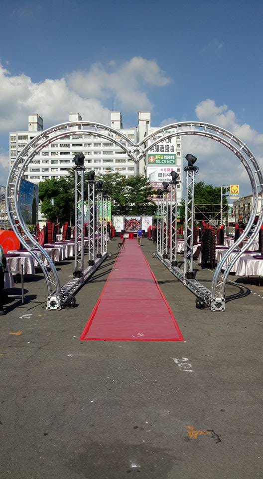 戶外婚禮紅地毯鋪設03