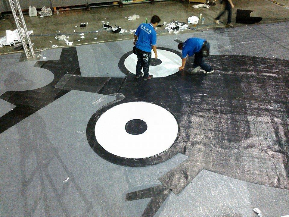 吉祥物造型地毯鋪設