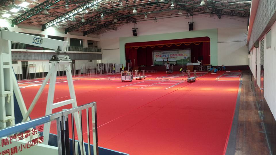 台南就業博覽會紅地毯鋪設02