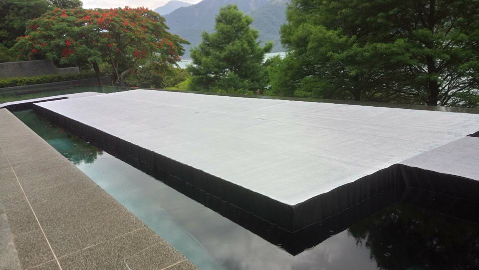 涵碧樓演場會水上舞台地毯鋪設02