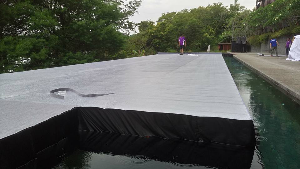 涵碧樓演場會水上舞台地毯鋪設01