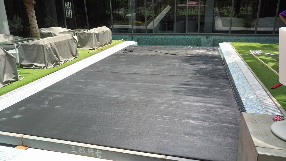 水上舞台地毯鋪設01