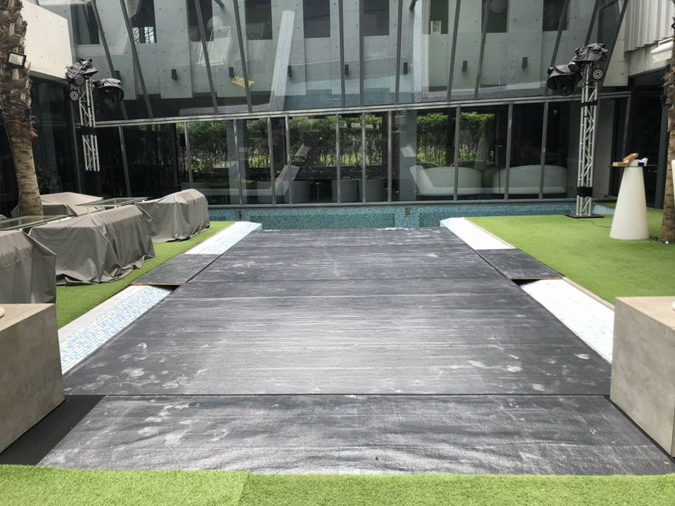 水上舞台地毯鋪設03