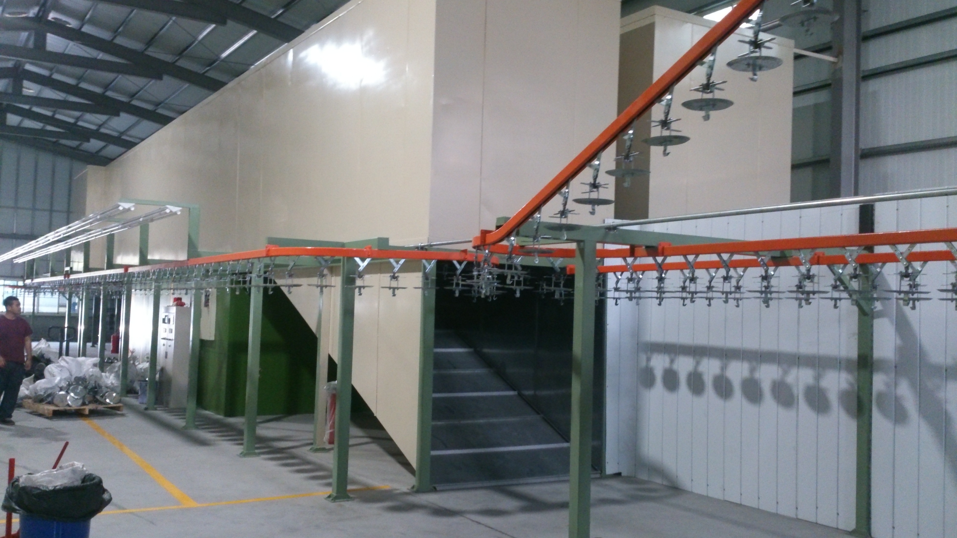 懸掛式烤漆設備