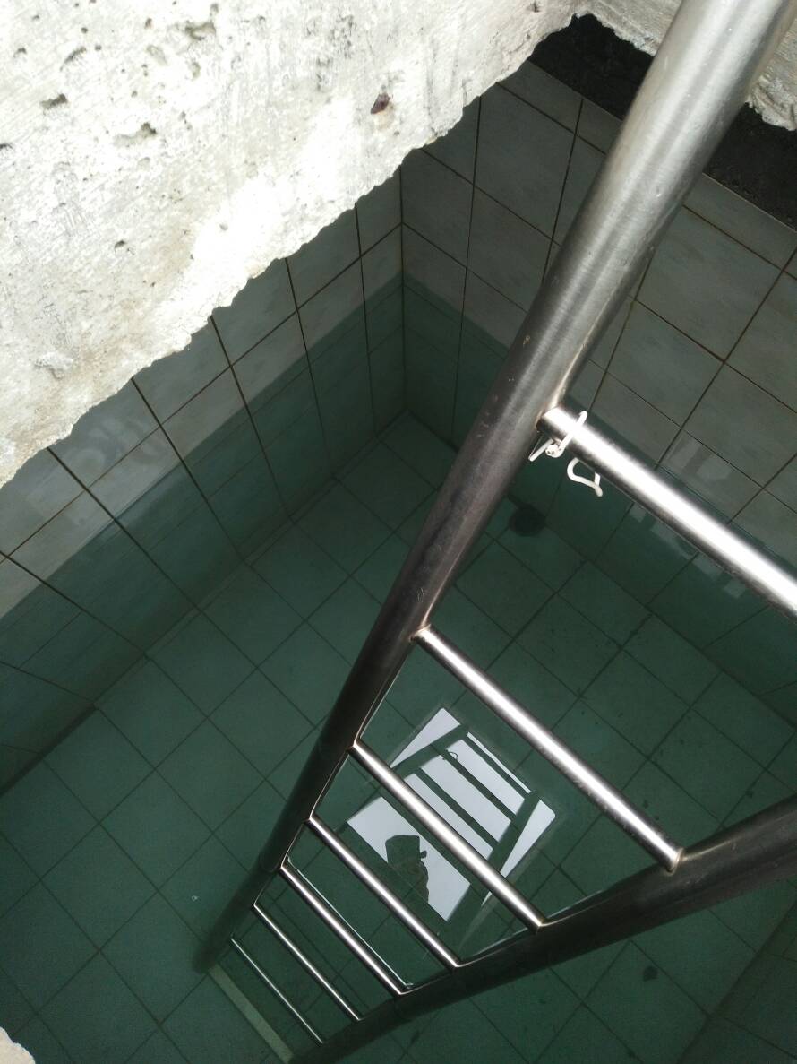 水塔清洗前-大進衛生企業社-專業清潔包通