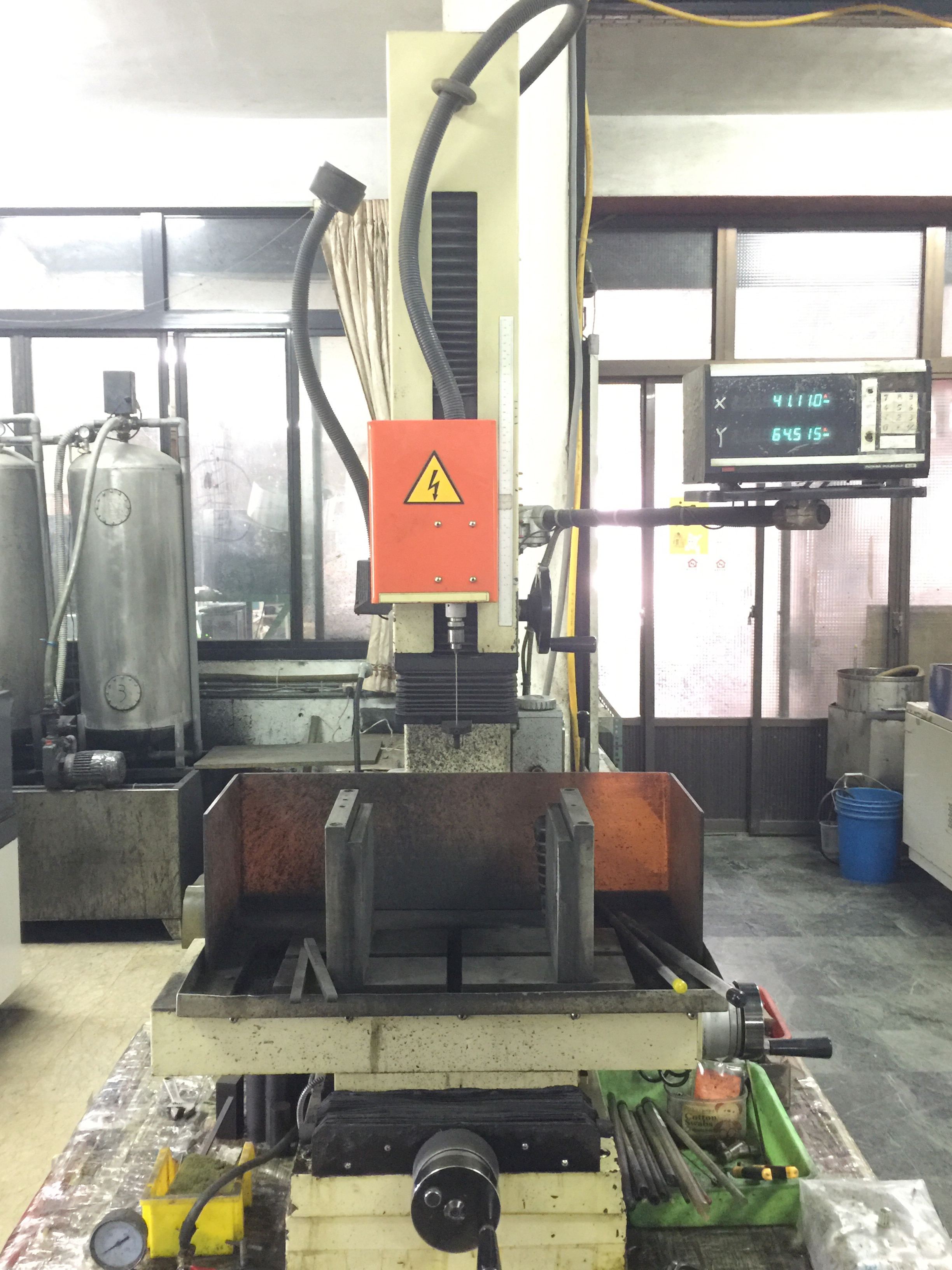 深孔放電加工機