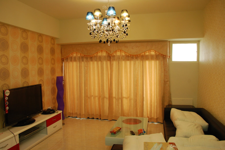 窗簾+普普風壁紙