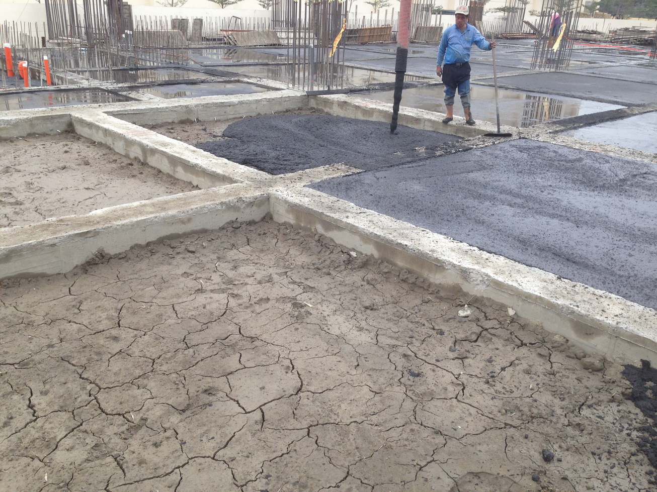 工廠基礎CLSM低強度混凝土回填_resize