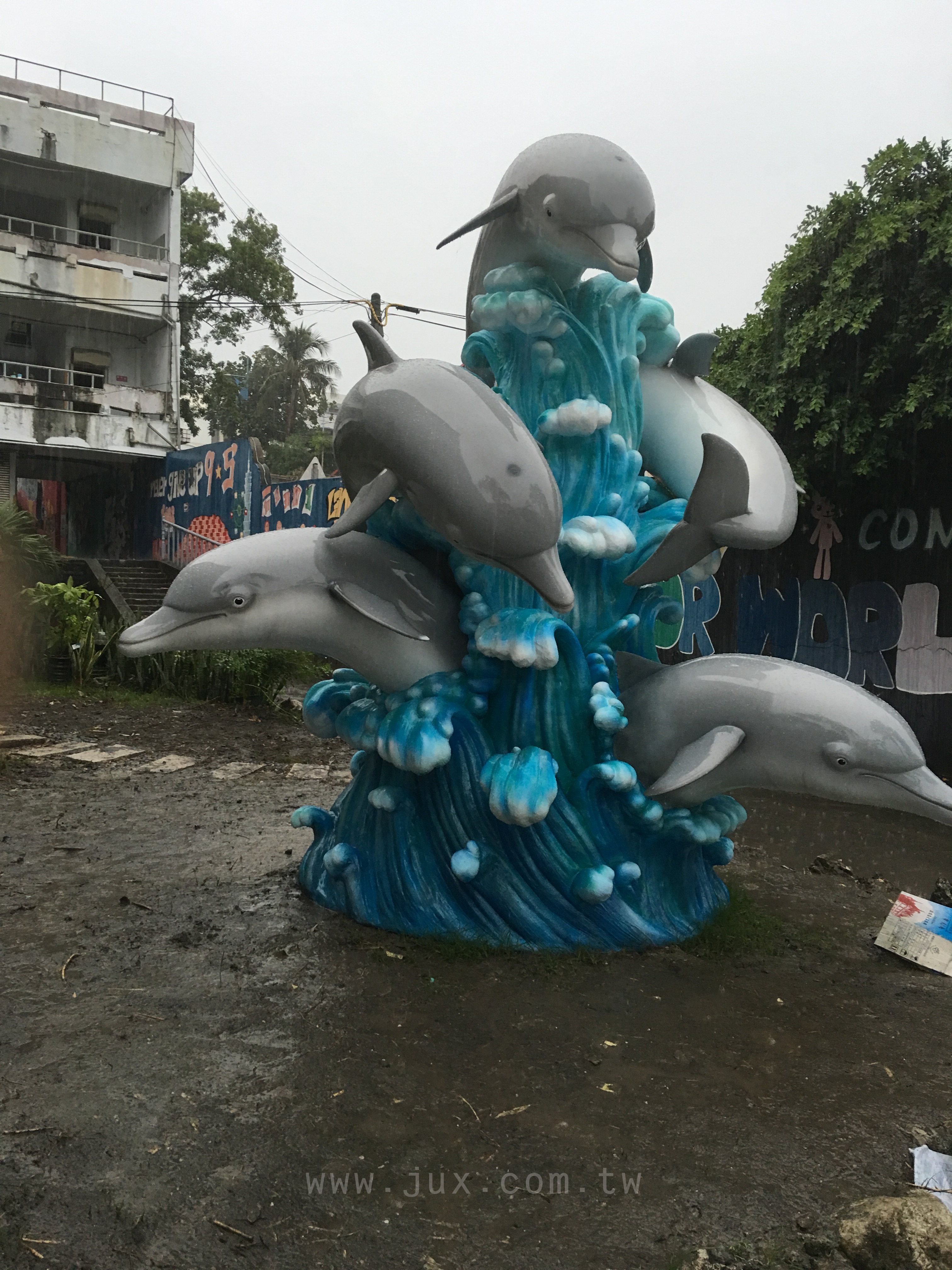 海豚戲水