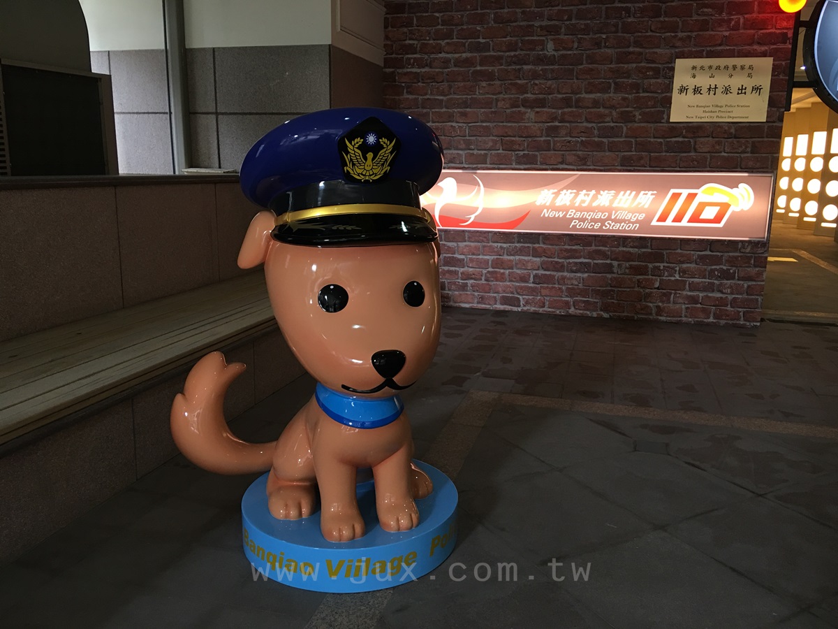 女警警犬
