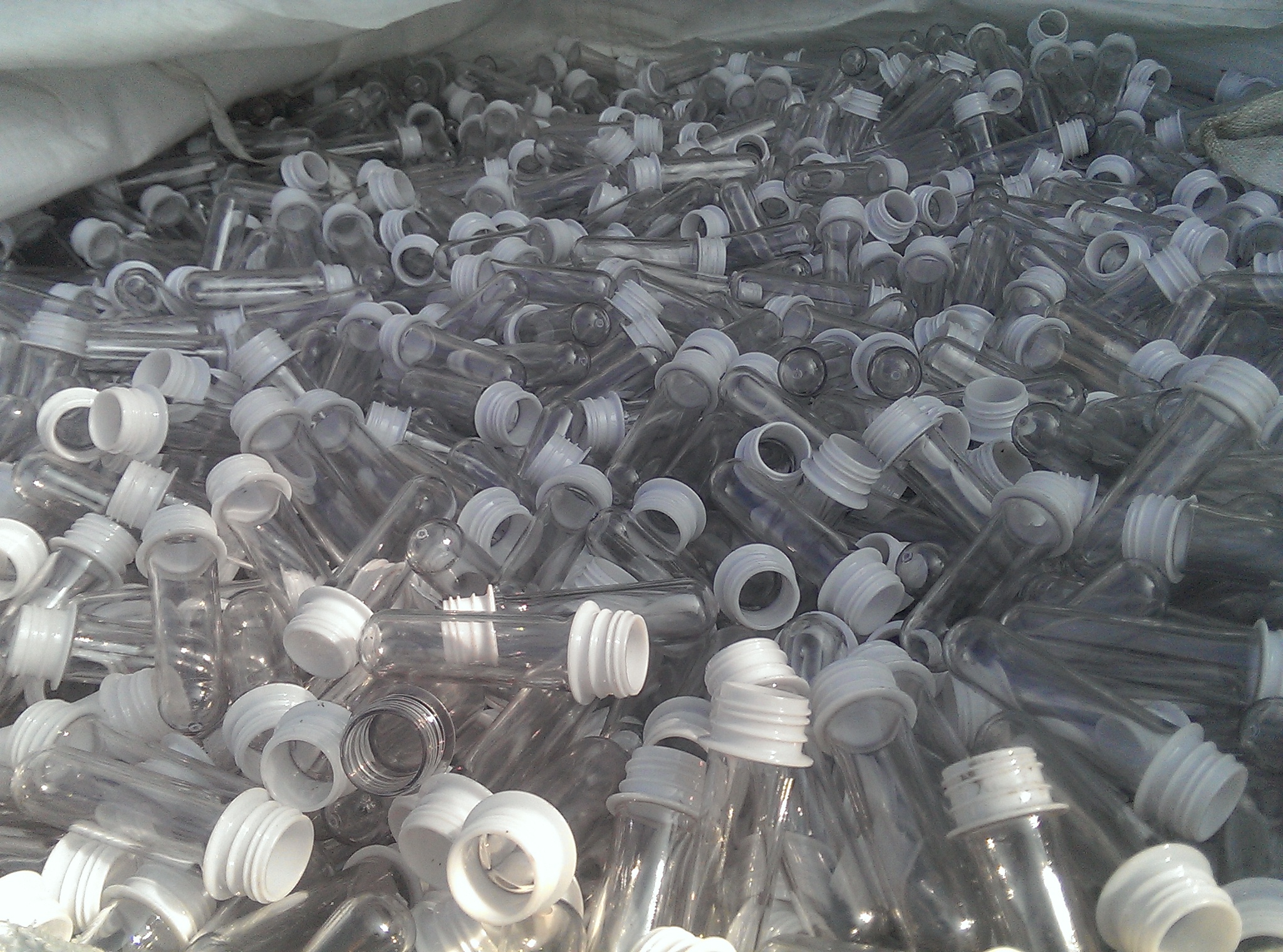 塑膠廢料回收-白瓶胚