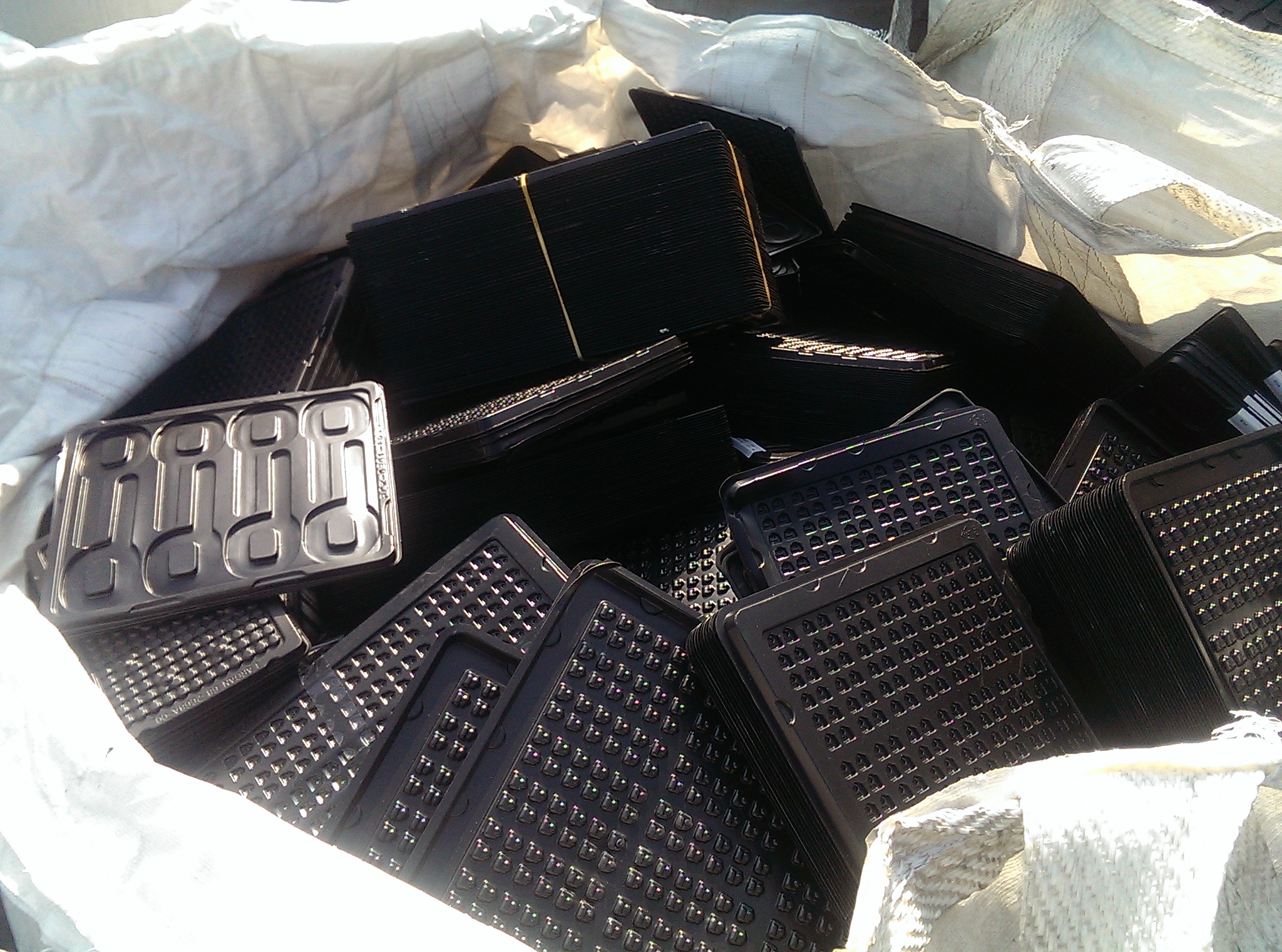 塑膠廢料回收-PS料盤-黑色