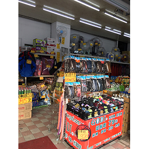 冬暖夏涼區-電風扇、衣帽襪展售