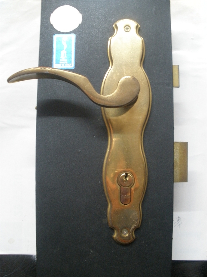 水平連體鎖2500元