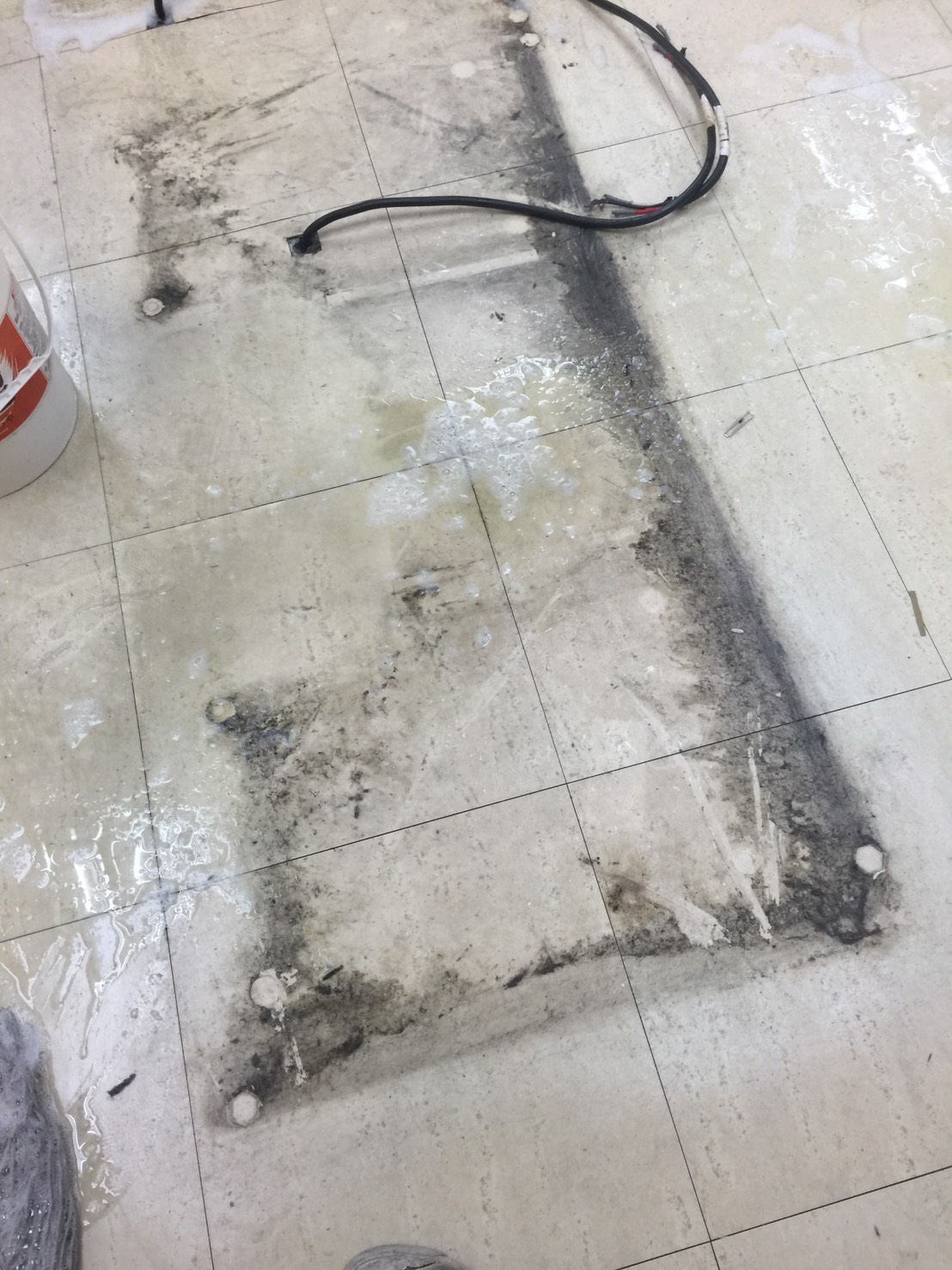 PVC塑膠地板清潔前