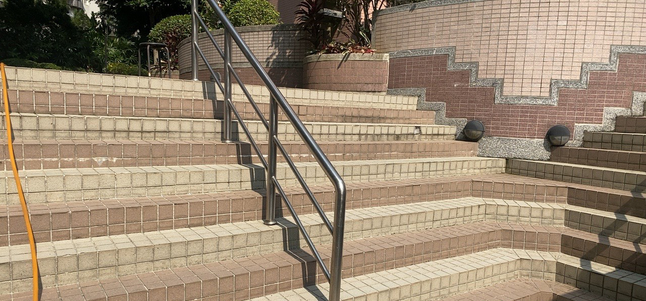 室外磁磚施作後