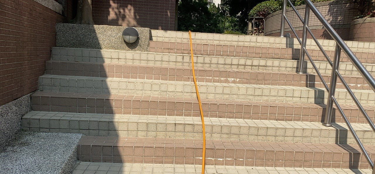 室外磁磚施作後