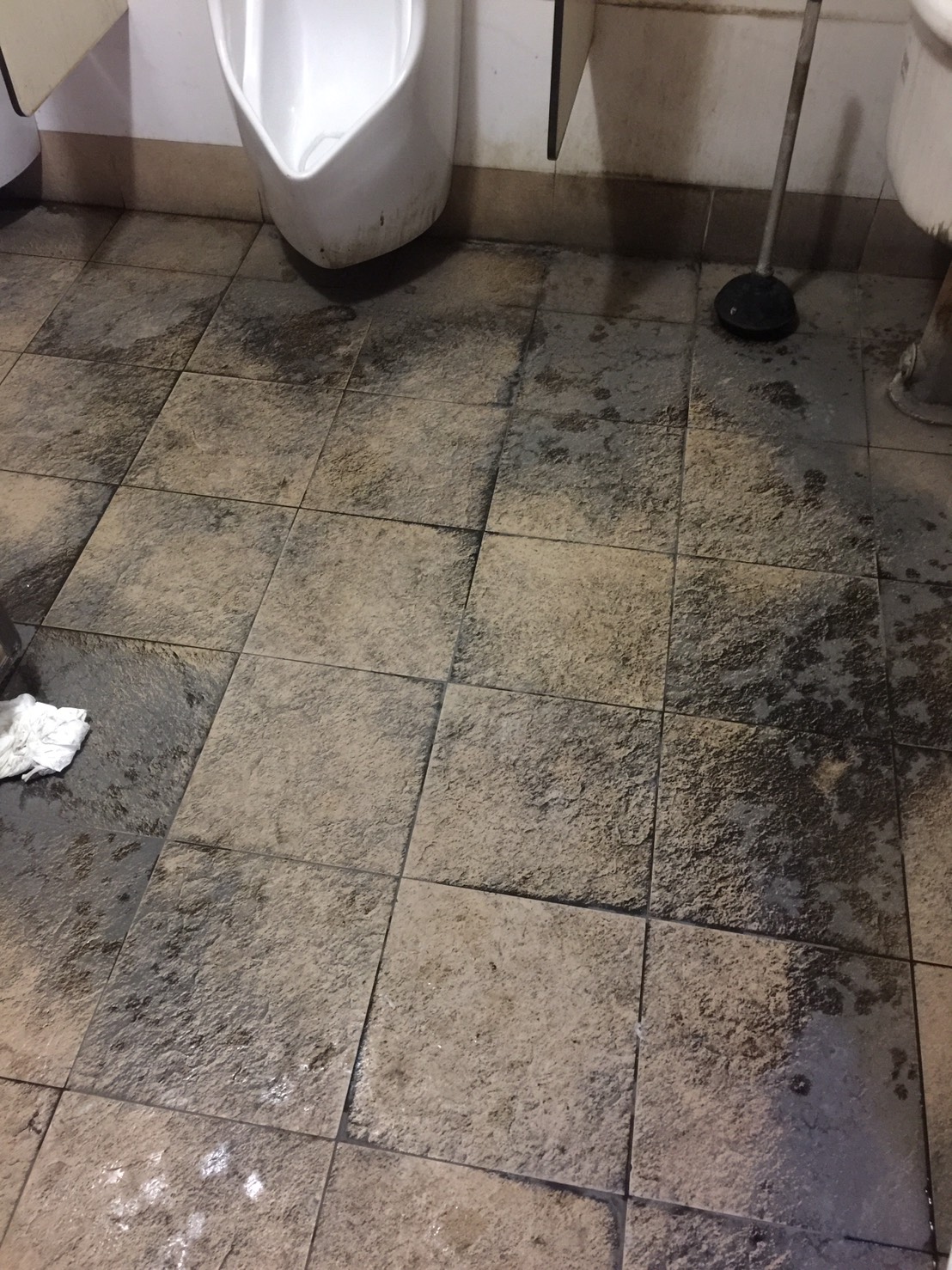 廁所地磚清洗前