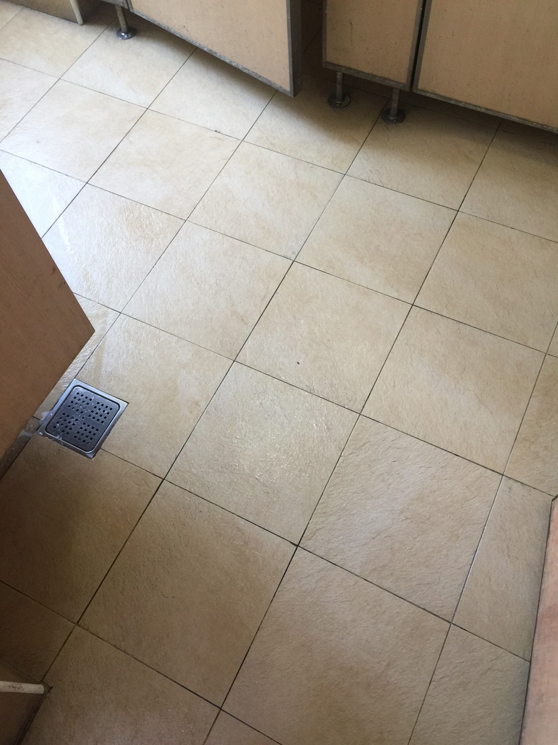 廁所地磚清洗後