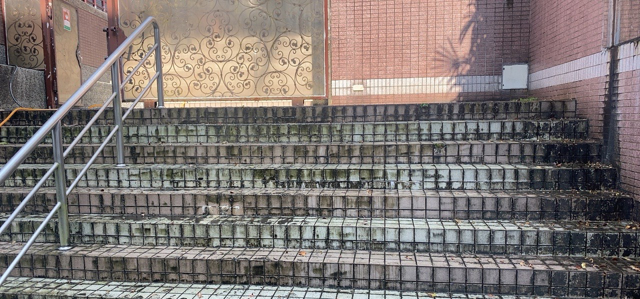 室外磁磚施作前