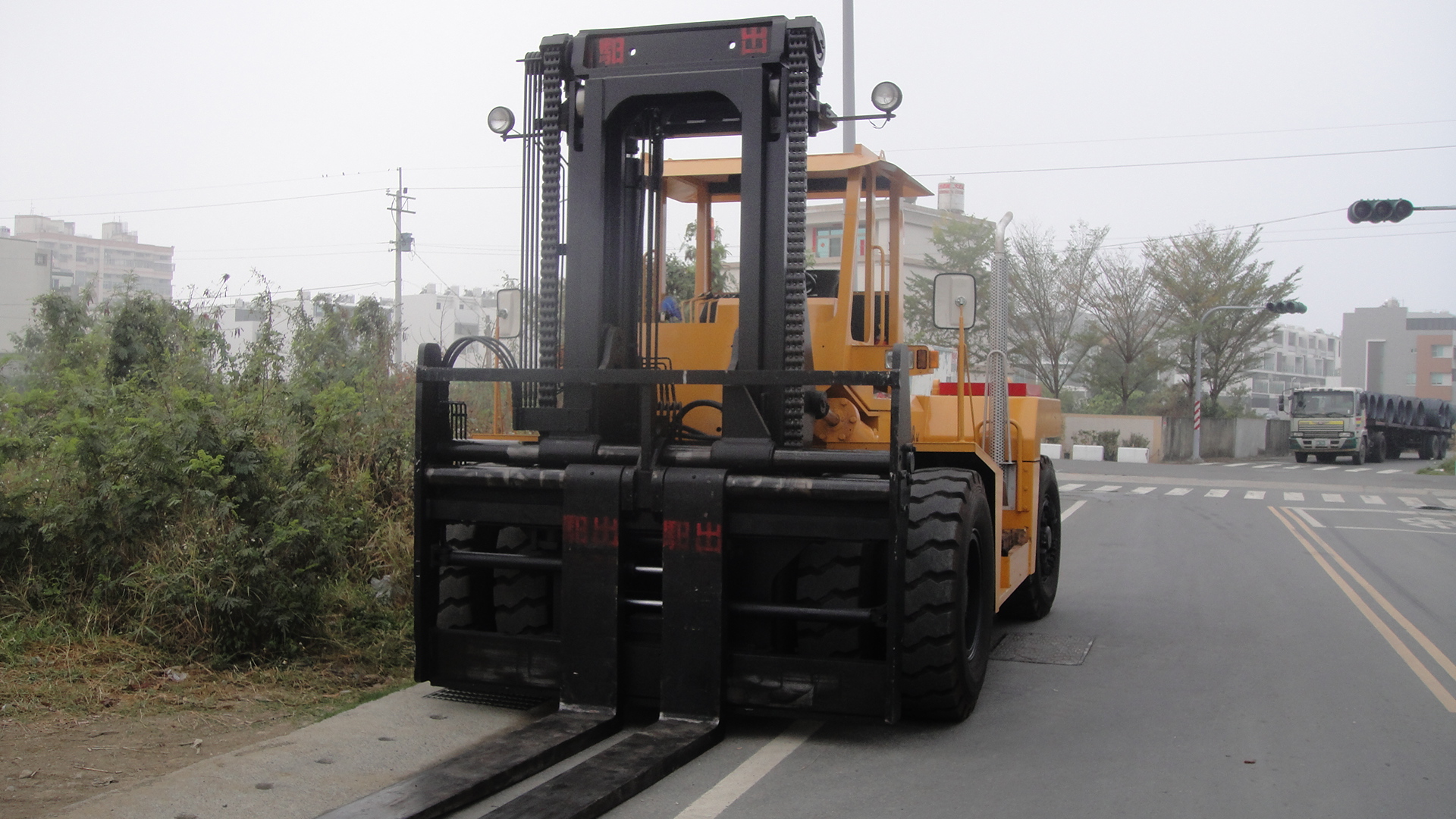 車身高度3米76負重25噸