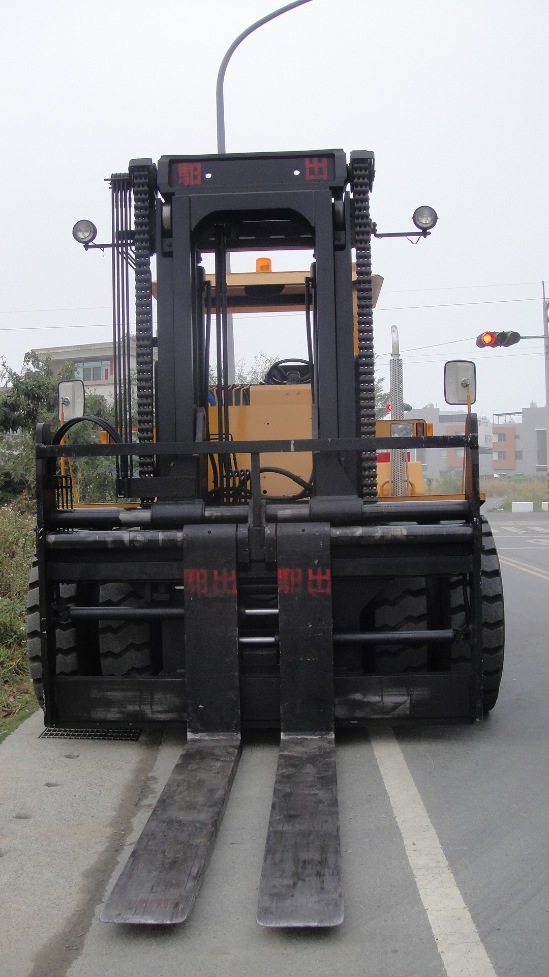 車身高度3米76負重25噸