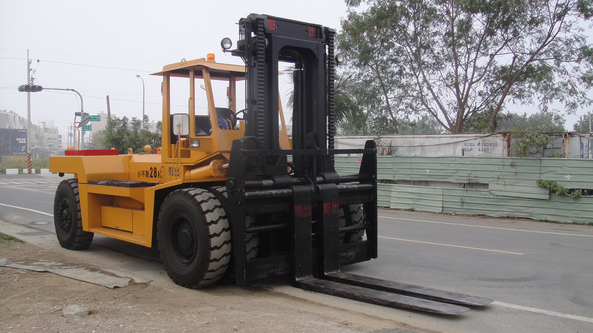 車身高度3米76負重25噸