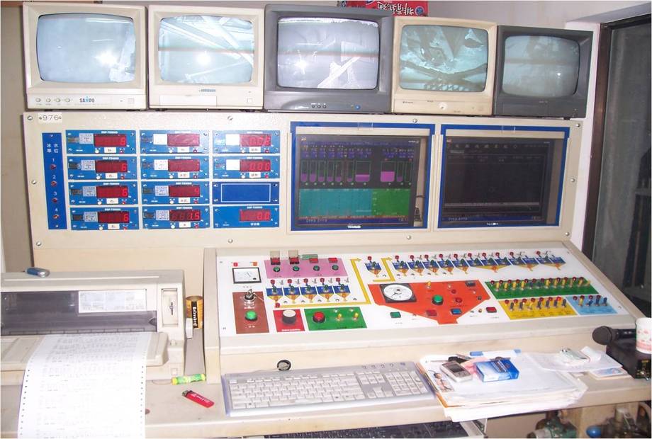 操作室電腦操作控制盤