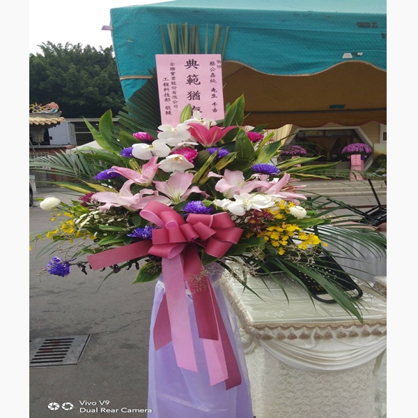 喪禮告別式藝術花柱-台中蘭花花籃訂製