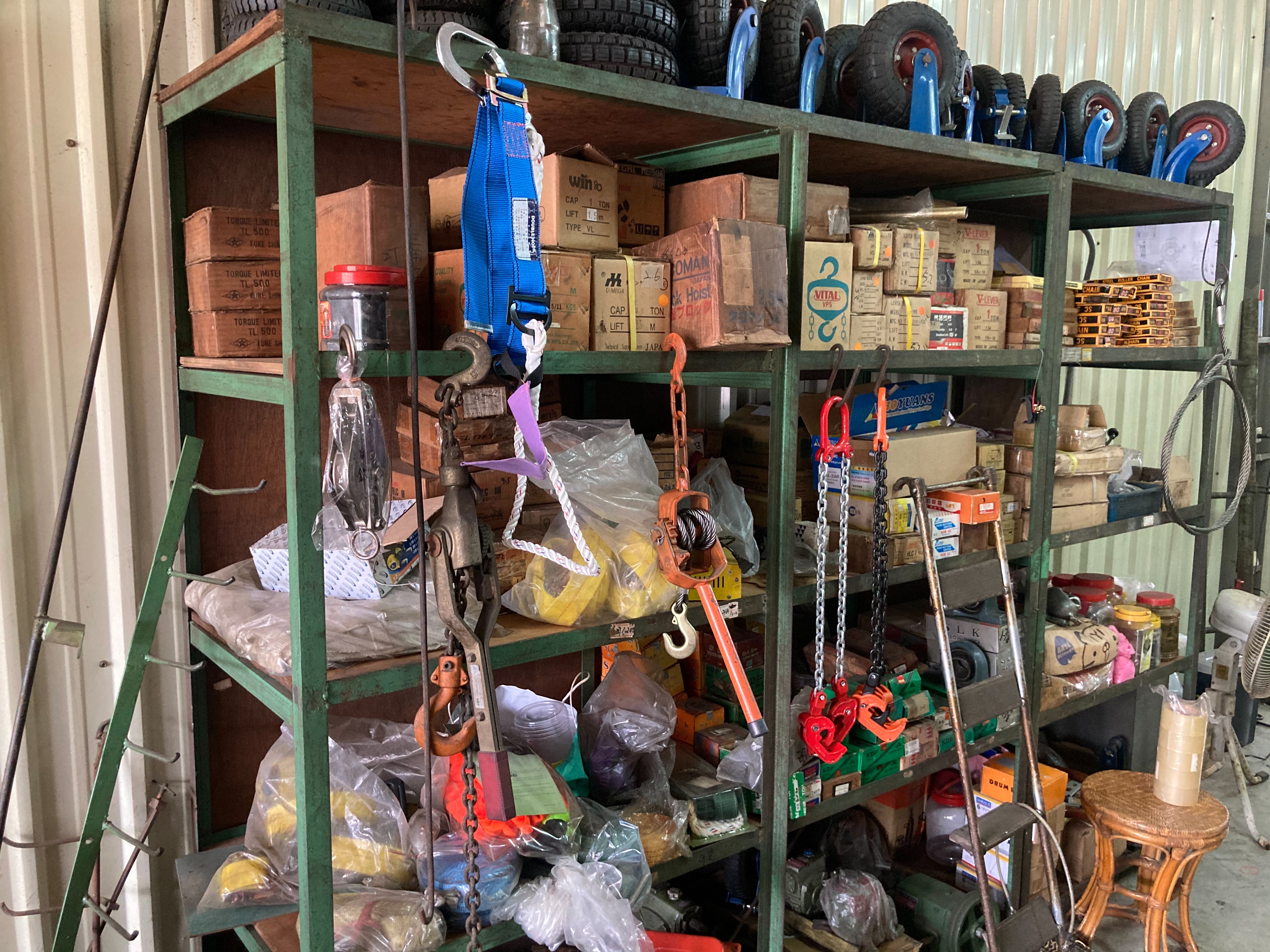 伸源專業五金公司