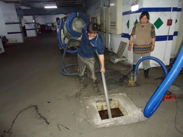 清理化糞池,抽肥