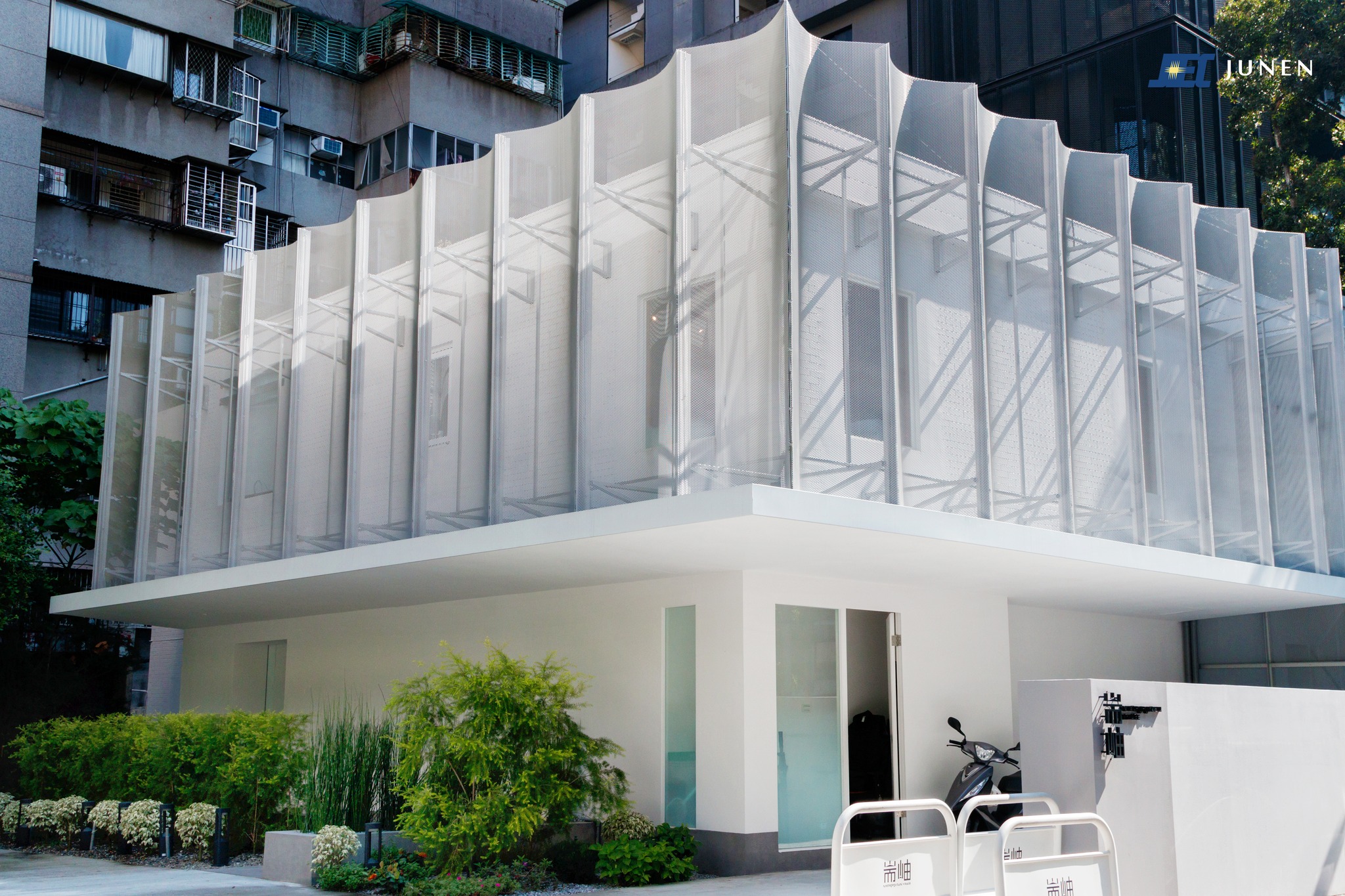 白色金屬擴張網