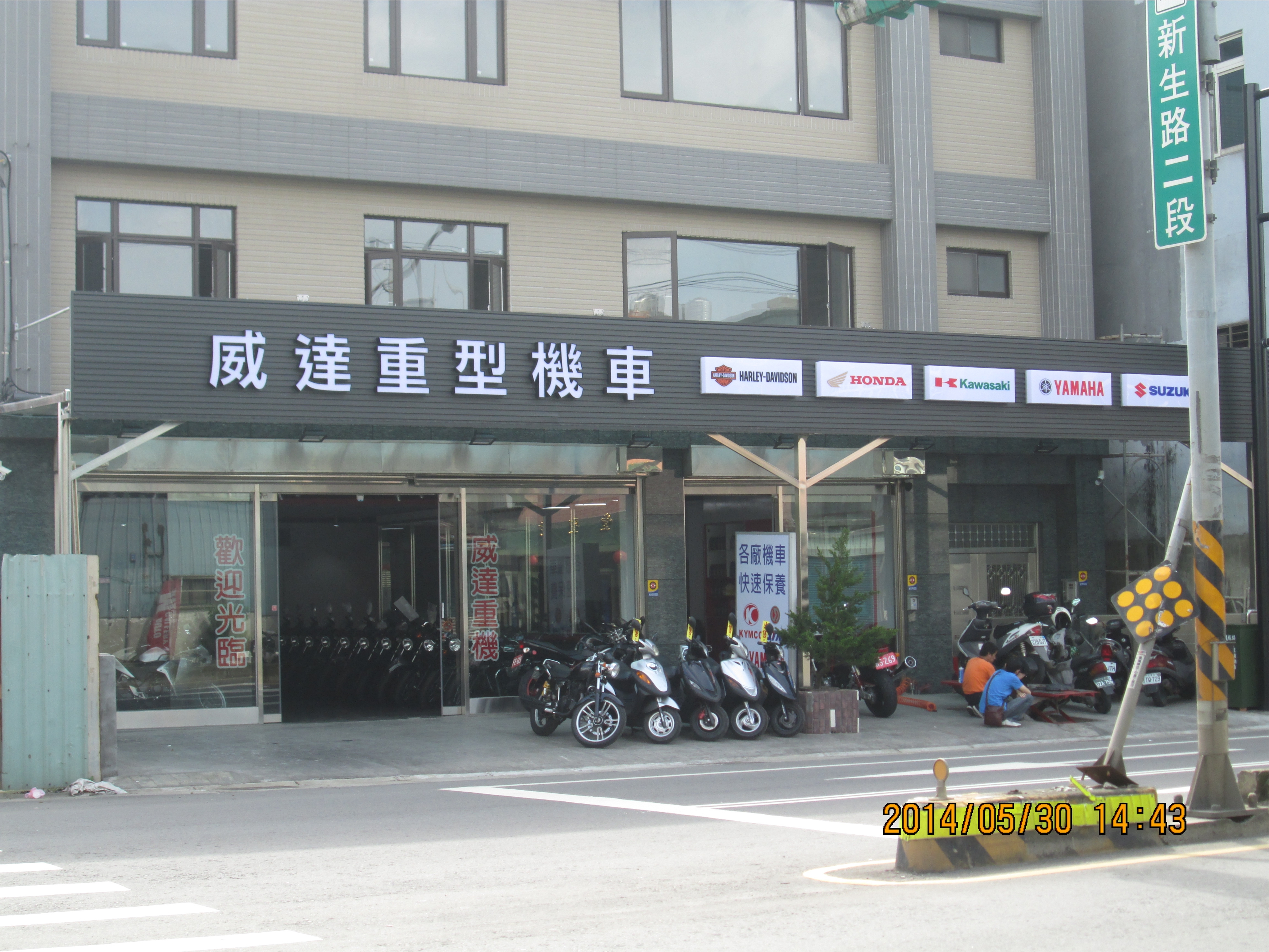 格柵+千納論+燈箱