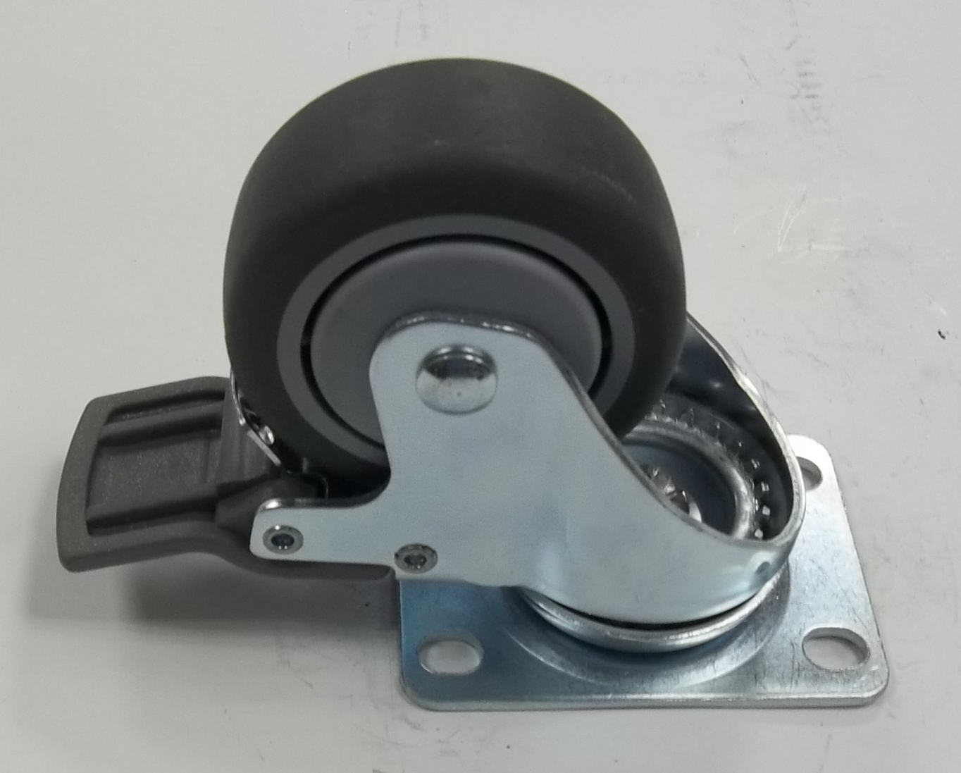 05-3TPE-中型塑剎車輪