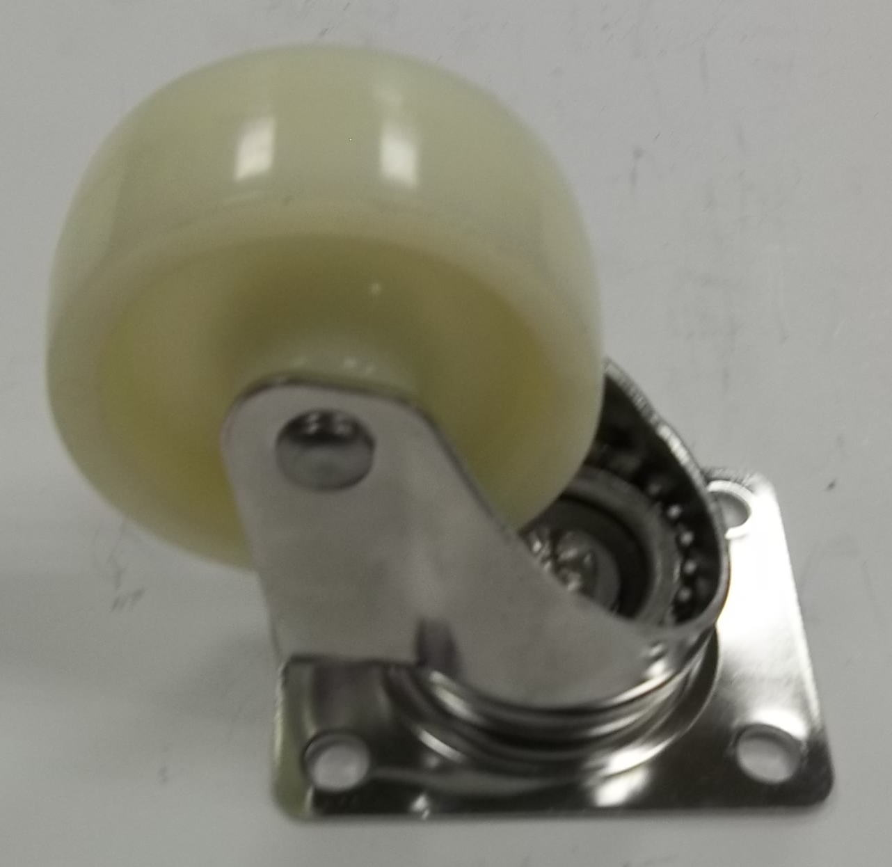 05-3尼龍四角中型活動輪-白鐵