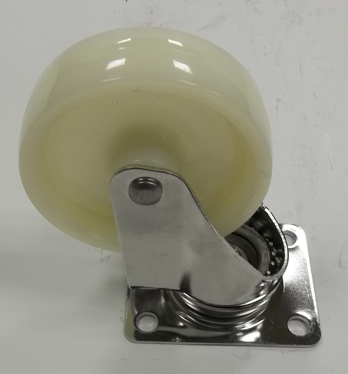 05-4尼龍四角中型活動輪-白鐵