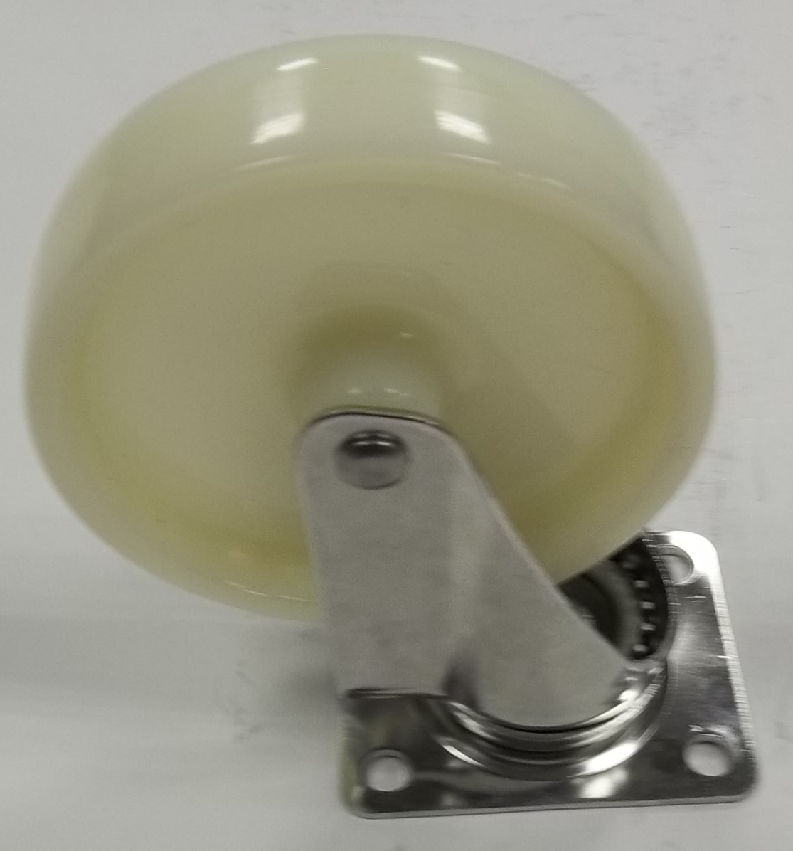 05-5尼龍四角中型活動輪-白鐵