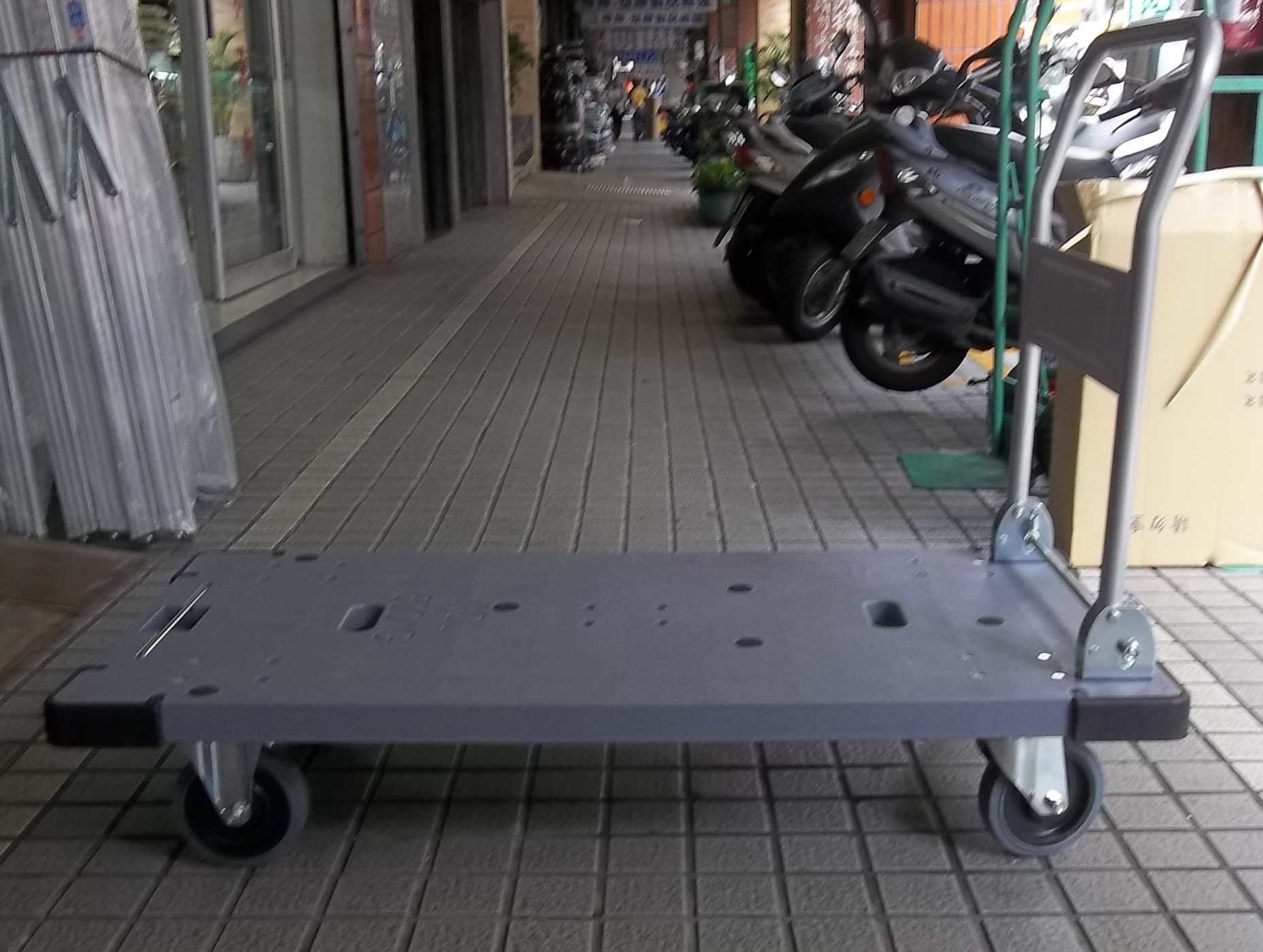 02-2X4尺日式車台(附615日式輪)灰色塑車-KCL(防撞護邊)500KG