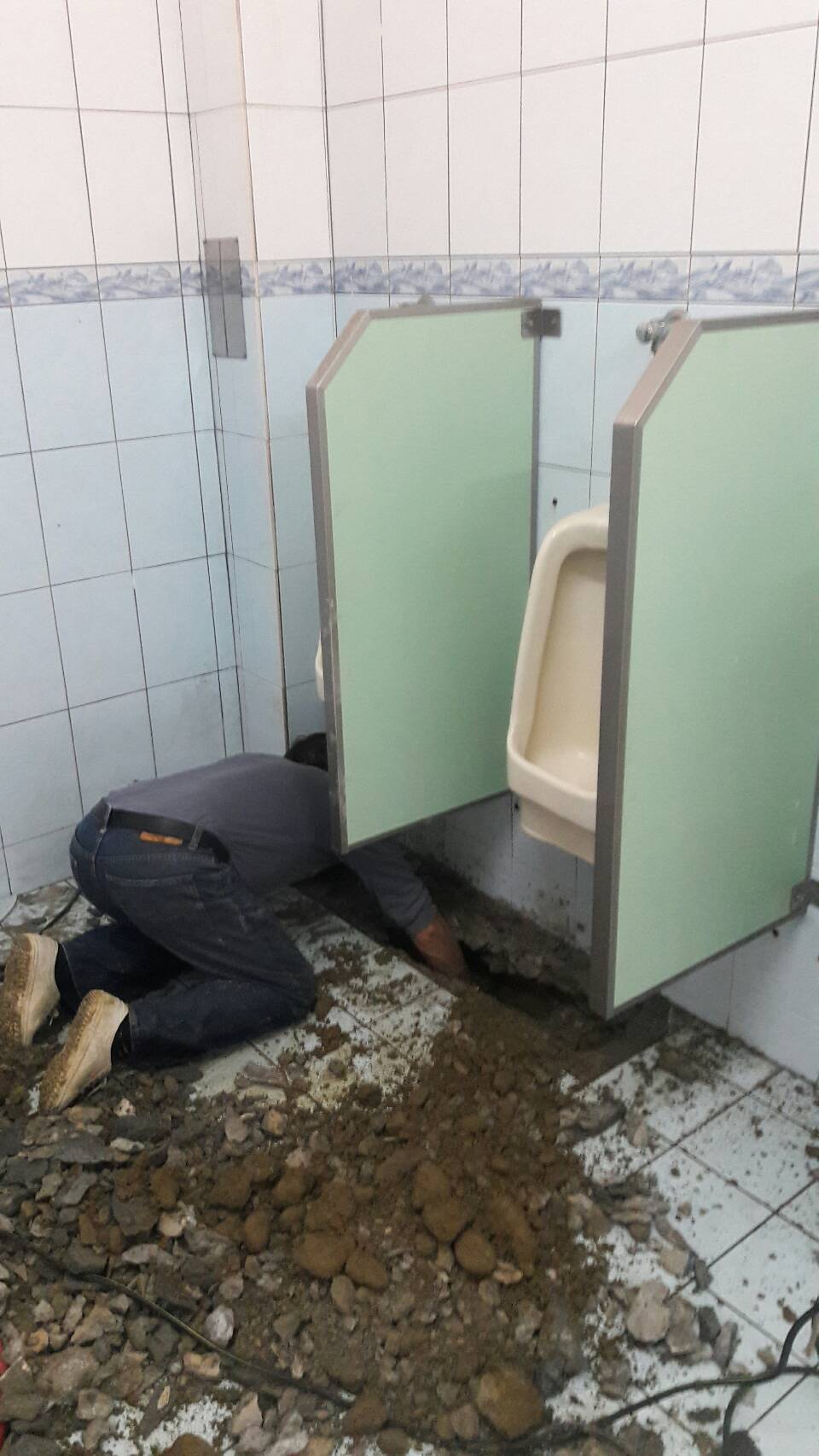 台中廁所改管路,台中水管管路變更