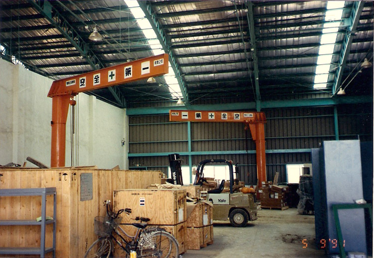 2噸旋臂式電動吊車